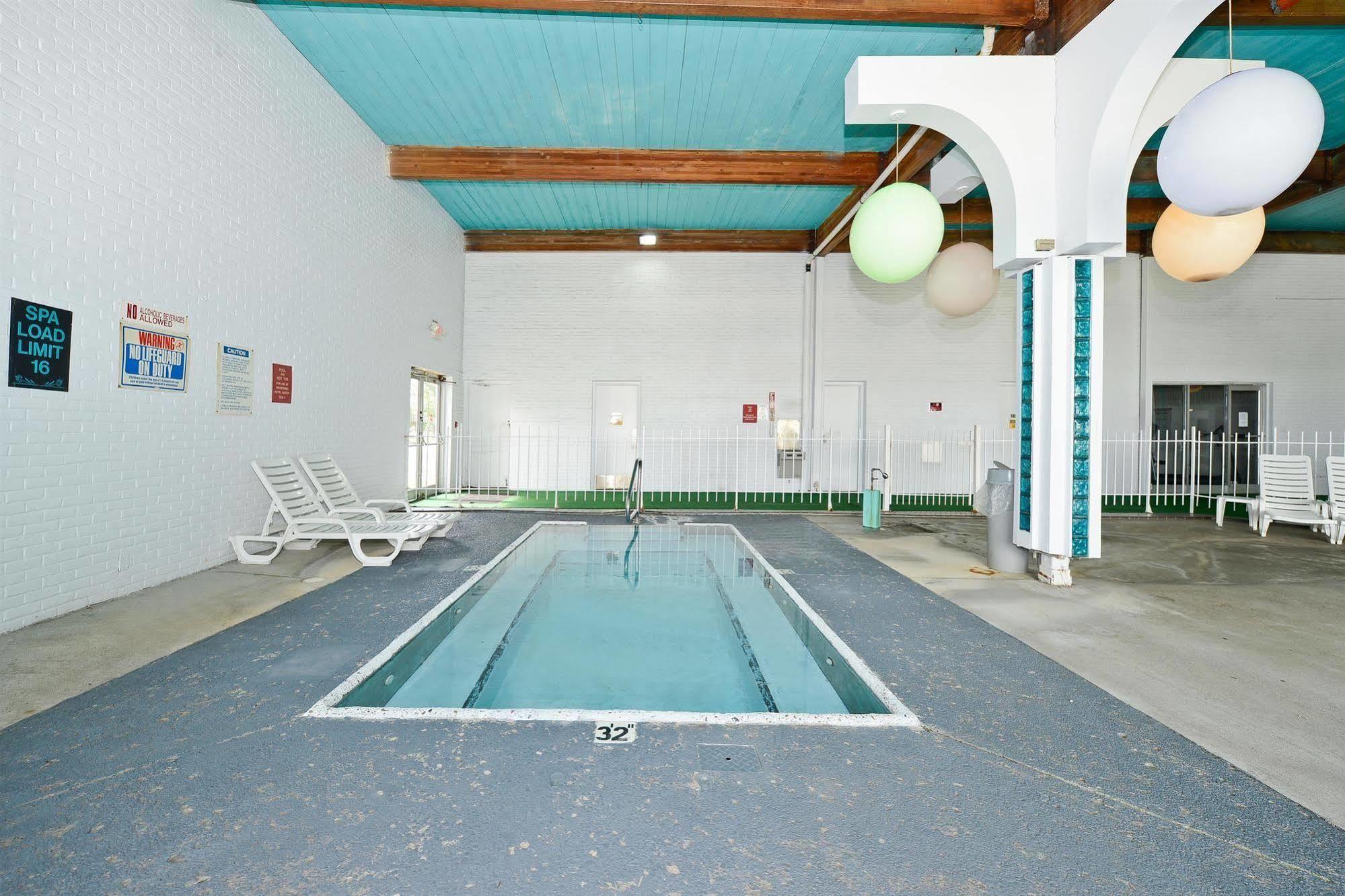 Howard Johnson By Wyndham Saint Joseph Benton Harbor Létesítmények fotó